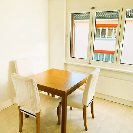 Penzion Large Flat With Balcony In Zurich, Kars
