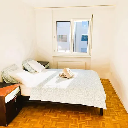 Large Flat With Balcony In Zurich, Kars زيورخ